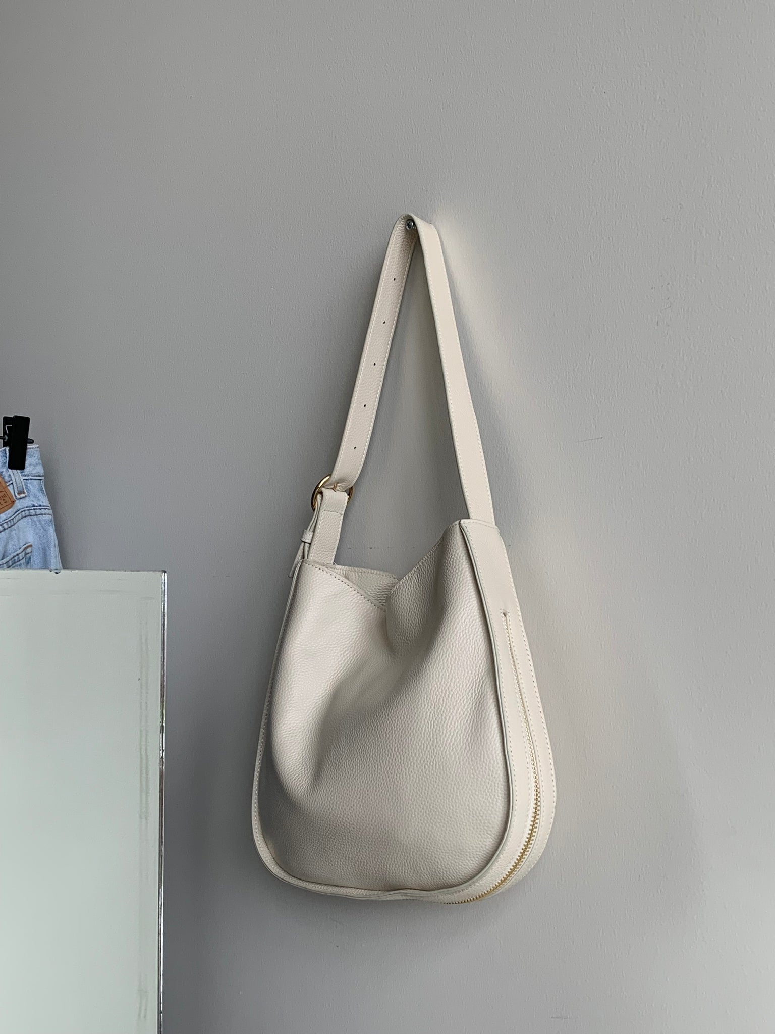 Tote le Monde cream shoulder bag