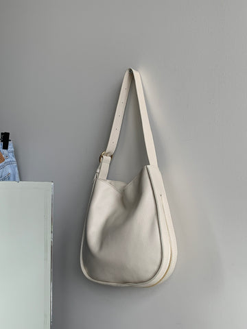 Tote le Monde cream shoulder bag