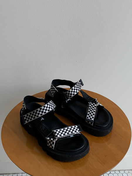 LÄST checkered sandals