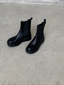 Vagabond tall chelsea boots