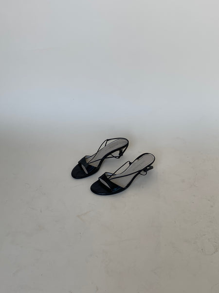 Minimal leather sandals