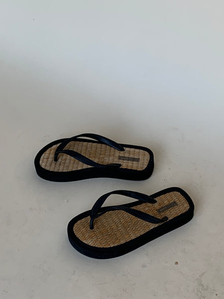 2000s J.Crew flip flops